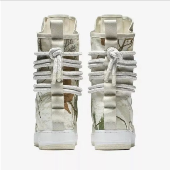 Nike - Picture 3 of 6